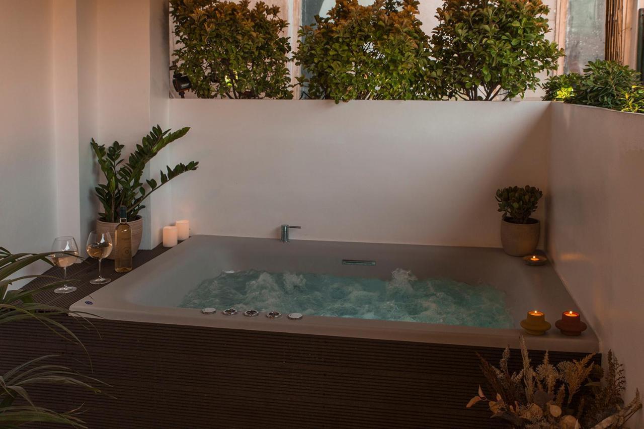 Luxury Apartment With Jacuzzi Close To Acropolis - Living Stone Zircon Athena Bagian luar foto